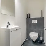Luxurious In With Wifi شقة أوستيند